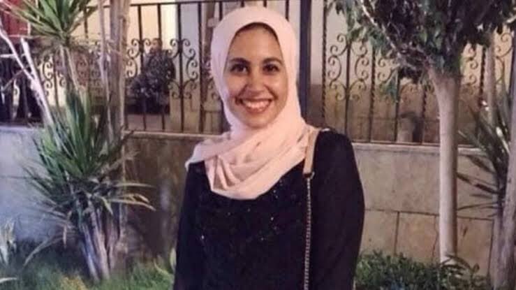 amthystooo's tweet photo. طيب لو #نيره_اشرف اتقتلت عشان "متبرجة" يا اصحاب العقول المصدية ! #فتاة_المعادي اتقتلت ليه ؟ ماسمعتش صوت حد اتكلم على شرف او لبس او رجولة الرجل اللي اتقتل في الاسماعيلية -رحمه الله- مع انها نفس الحادثة بظبط مع اختلاف بعض التفاصيل !! ليه مانتكلمش عن القضية ب حياد ؟ #حق_نيرة_أشرف https://t.co/6mCJNy6Vgd
