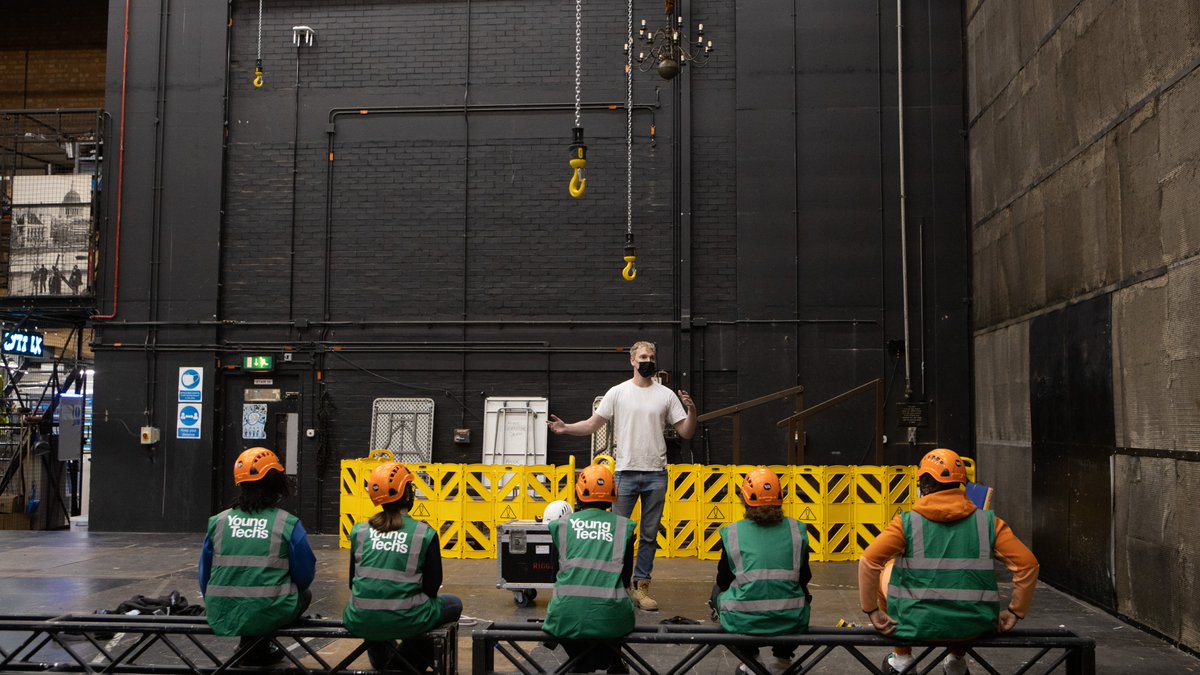 NationalTheatre's tweet photo. 🚨Calling budding young technicians🚨

Our free Young Technicians course is back in 2022 for anyone aged 14-18 years old. 

You’ll learn the basics of technical theatre including lighting, sound and video from our amazing technical teams. 

Learn more 👉 https://t.co/wxu3wNO1tK https://t.co/rRvSkKw0Ex