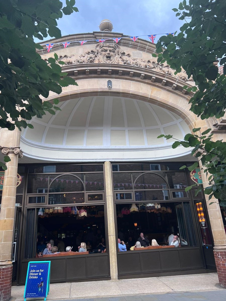 Saw this beautiful building whilst in York last weekend. It was built in 1911 as York's first purpose-built cinema - The Electric Theatre🍿🎞️This iconic building is now a bar but has been well restored to retain its character and usual frontage.
#York #property