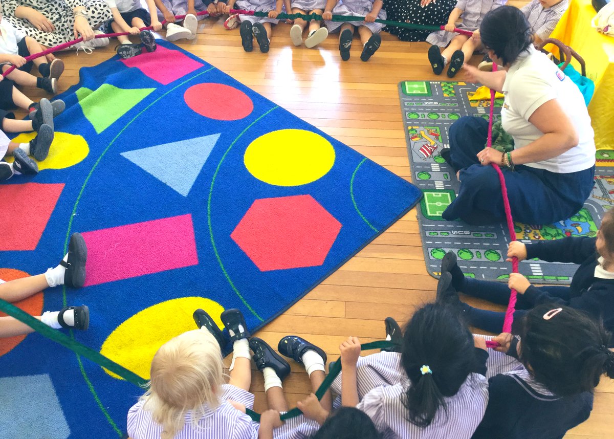 RuspiniHouseRMS's tweet photo. Daffodils enjoyed yet another engaging and interactive musical weekly Spanish lesson  where we explored colours in Spanish, numbers and nursery rhymes such as ‘row row the boat’ using props and instruments! #EYFS #eyfslanguages #learningspanish @MiniLingos https://t.co/PGd0tgxVnq