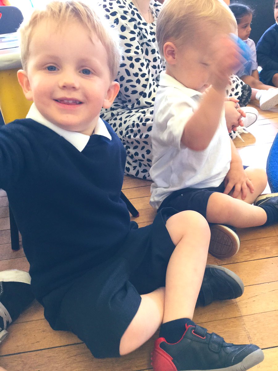 RuspiniHouseRMS's tweet photo. Daffodils enjoyed yet another engaging and interactive musical weekly Spanish lesson  where we explored colours in Spanish, numbers and nursery rhymes such as ‘row row the boat’ using props and instruments! #EYFS #eyfslanguages #learningspanish @MiniLingos https://t.co/PGd0tgxVnq