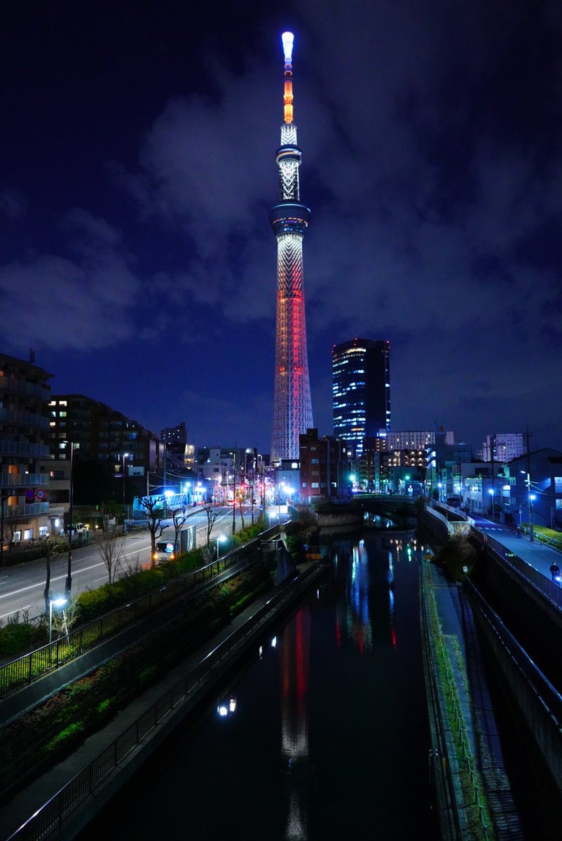「いろんな角度から見てみよう」 〜スカイツリー編No.7〜 夜は一段と存在感があります✨ まさに東京のシンボル🌃