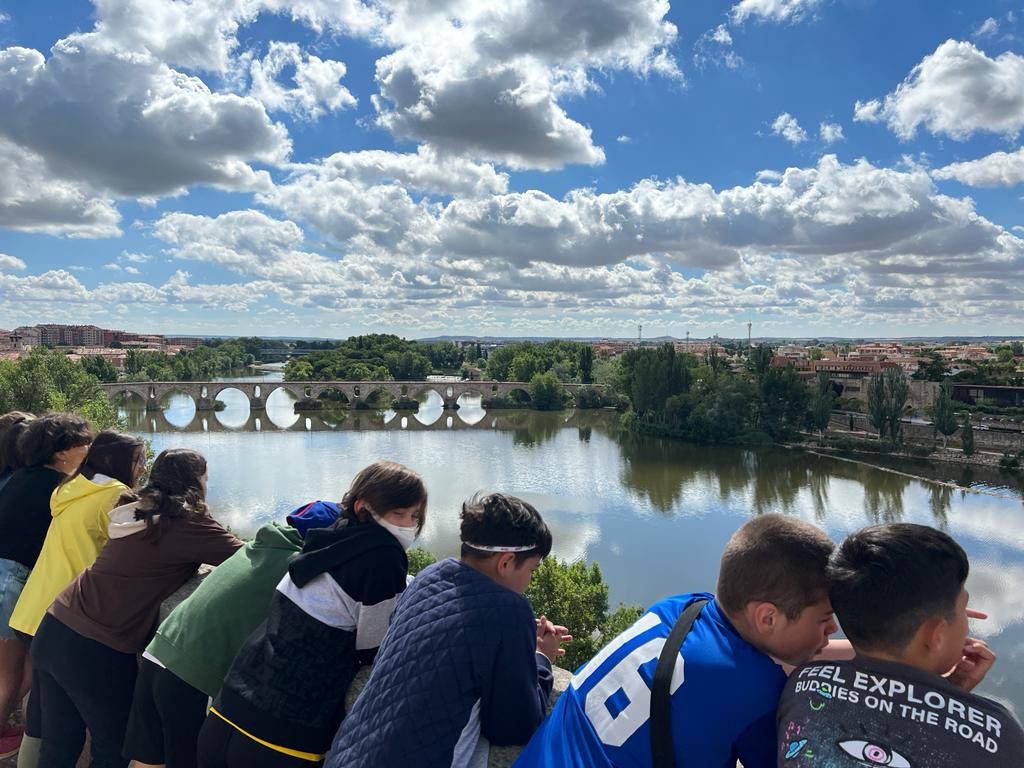 InmaculadaPonfe's tweet image. Después de nuestra ruta turística por la ciudad de Zamora, nos trasladamos a visitar el Centro del lobo Ibérico. 😊

#ExcursiónEscolar #ExcursionesFinDeCurso #concepcionistas