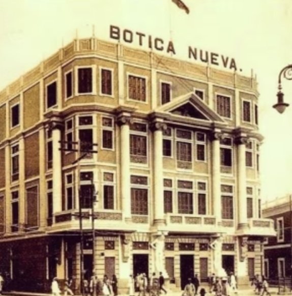 abramartti's tweet photo. ¿En cuál ciudad occidental de Venezuela se encuentra este edificio?
Fue construído en 18 meses entre 1923 y 1925.
Tiene cuatro pisos y en su fachada hay dos grandes esculturas en mármol de Carrara.
Las reseñas dicen que fue el primer inmueble de Venezuela en tener ascensor. https://t.co/6waxAcbg0w
