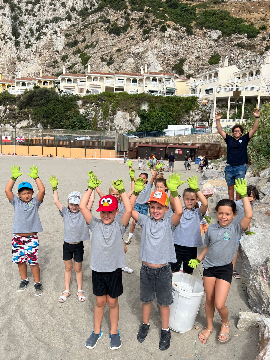 88th #GreatGibraltarBeachClean

St Mary's joins forces with our #DofE's to tackle the job at hand
40kg later their sense of accomplishment is visible on their broad smiles! 
Clear example of our youth paving the way! #CustodiansOfTheBay
#LivingGreen #Gibraltar #beachcleanup