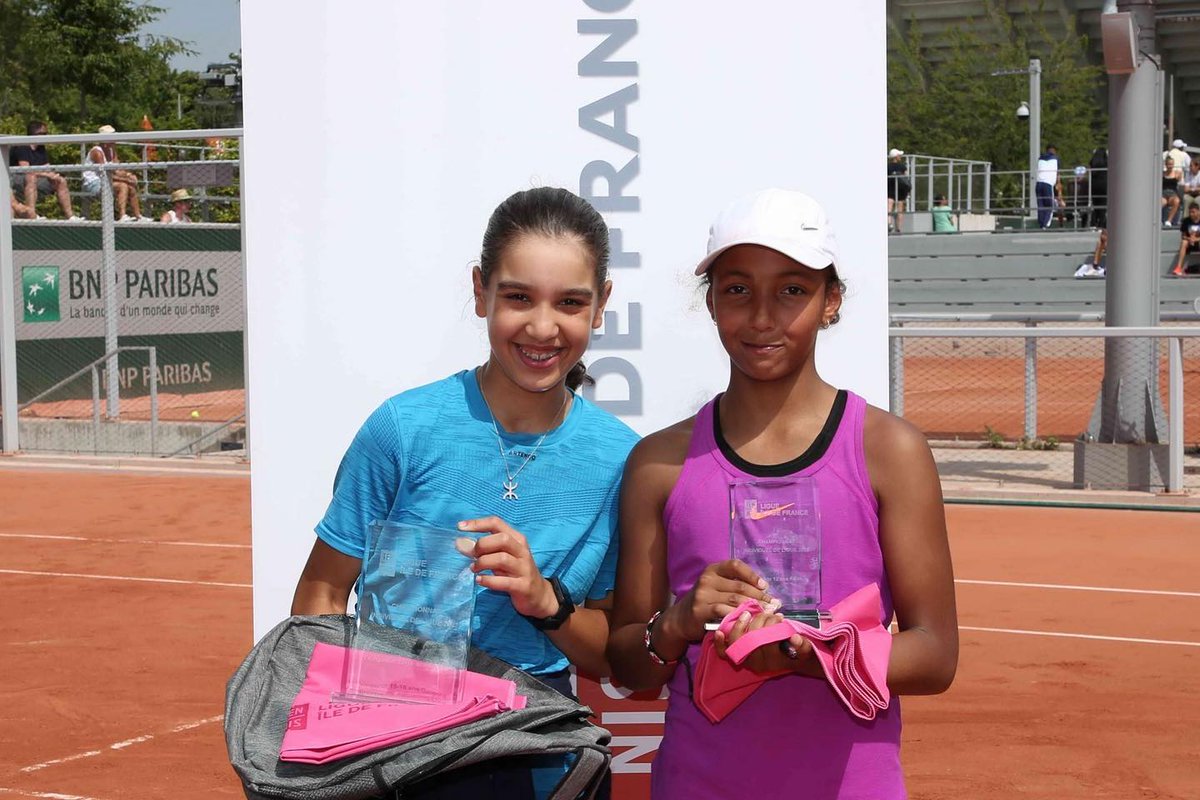 FeteleMur's tweet photo. Une fêtelemurienne vainqueur à Roland-Garros ! 🥳
La jeune Leyna Bey, membre de la Team Avenir est devenue ce week-end à Roland-Garros championne d'Ile-de-France dans la catégorie 12 ans. 
On lui souhaite le meilleur pour le futur ! Bravo à elle. 👏 https://t.co/rVJAL2M1oe