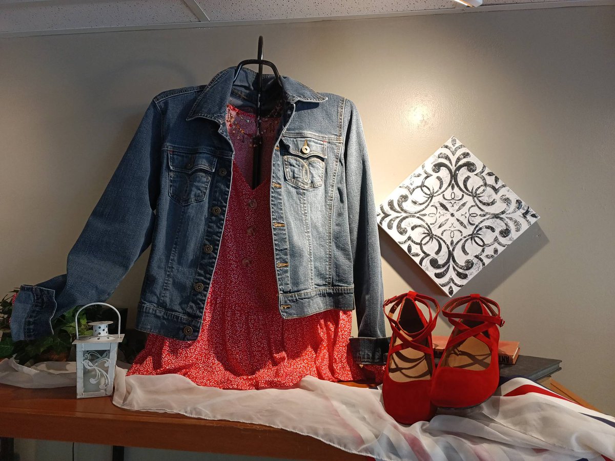 InspBoutiqueSGF's tweet photo. Some cool summer night are headed our way. Enjoy them in this already worn-in jean jacket and beautifully beaded necklace. Shirt: size L $13, Jacket: Paris Blues size M $16, Shoes: Ollo size 8.5 $8 #shopwithapurpose #upscaleresale #inspiredboutiquesgf https://t.co/5DdBLBwftk