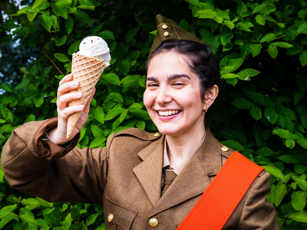 Excellent news: there will be a vintage ice cream van waiting for you during the interval of each performance so you too can be as happy as Viola 🍦⁠