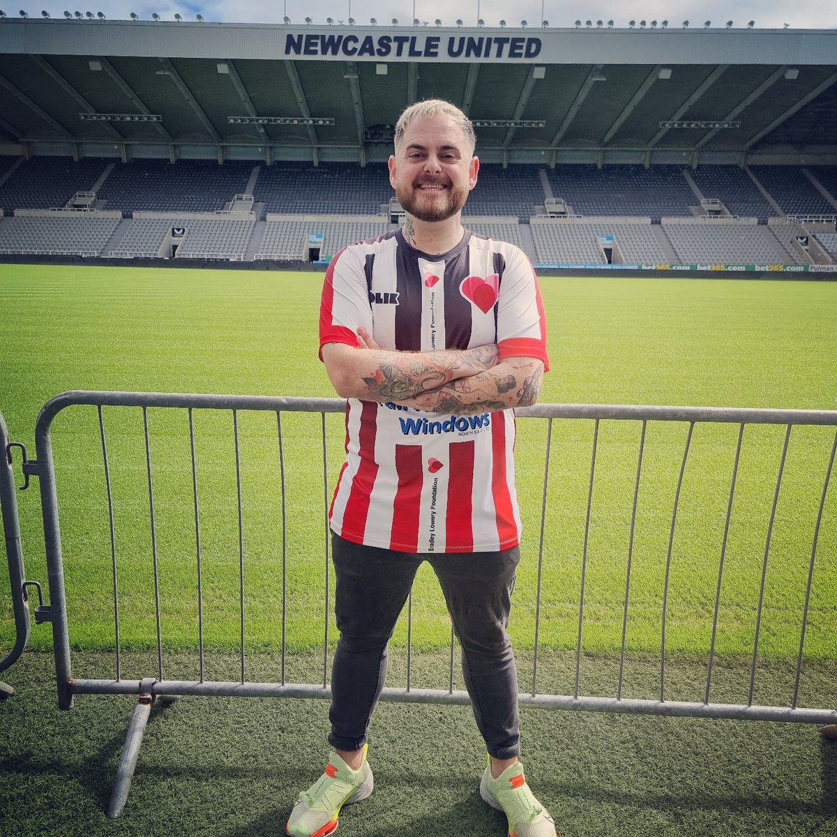 What a morning getting pitch side at St James Park and learning more about <a href="/NUFC/">Newcastle United</a> foundations be a game changer mental health campaign. Thank you <a href="/toonfundraiser/">Gaz Horsley</a> and <a href="/Bradleysfight/">Bradley Lowery Foundation</a> for the opportunity ⚽️⚪️⚫️❤️