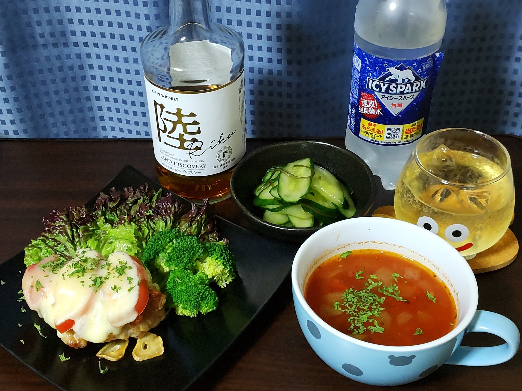 Sherry丸 丸さん 今日の夕食はトマトとチーズたっぷりのチキンソテーと トマトスープ 残り物のきゅうりの漬物です トマト好きなんだよぉ 笑 では頂きます 人 ウイスキー陸 新しいウイスキー陸飲んでみた T Co Rpneywnfjw Twitter