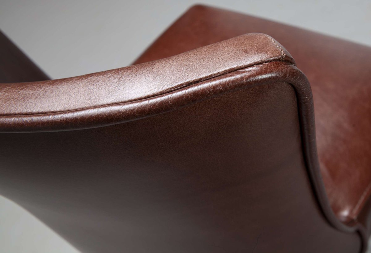 thechairpeople's tweet image. We love the timeless elegance of our Milano Petite Bar in @crestleather Old English. These leathers are designed to allow the natural marking variations of the leather to show through to the finish coat. This #barstool design is beyond #stylish. #crestleather #interiordesign