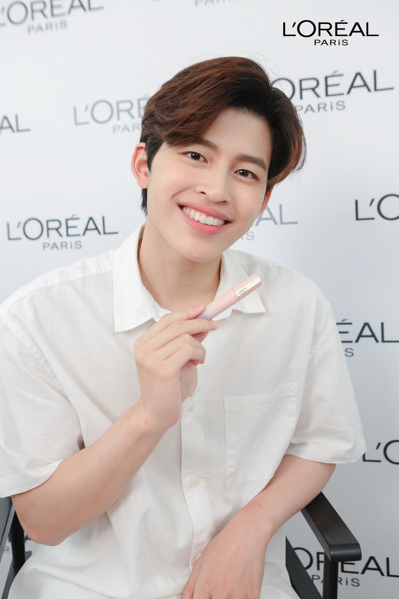 LOrealParisTH's tweet photo. ขอบคุณ @ppnaravit และ ปังปอนด์ทุกคนมากๆค่ะ ที่มาดูไลฟ์ ชอปลิป ชมศิลปะกันในไลฟ์💋 ไว้มาเจอกันใหม่นะคะ 

#LOrealMakeupTH #LOrealMySignaturexPond https://t.co/QPEOJynOhT