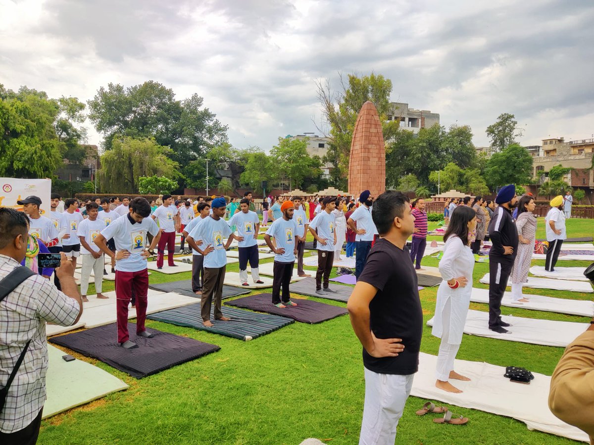 AmritsarNyk's tweet photo. Nehru Yuva Kendra Amritsar organised International Yoga Day Program in coordination with District Administration at Jallianwala Bagh. https://t.co/Bxs99E1NkN