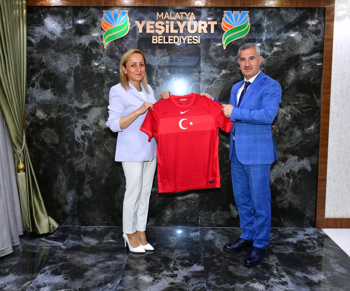 Türkiye Futbol Federasyonu (TFF) Malatya Bölge Müdürü Sayın Işılay Çalışkan'a ziyaretleri için teşekkür ederim.