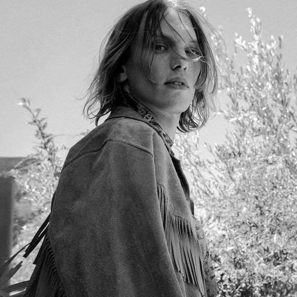 WuoolNerd's tweet photo. Jamie Campbell Bower para a revista Foxes Magazine.
.
.
#ator #modelo #geek #nerd #pop #jamiecampbellbower #revista #capaderevista #top #magazine @Joao16403893 https://t.co/T6NFFGtOTz
