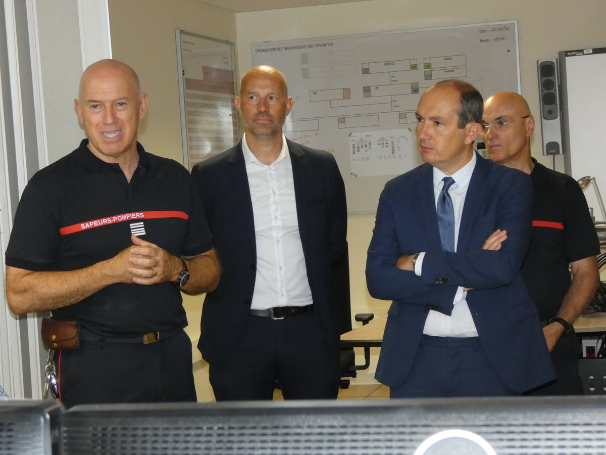 CyrilBonnetPro's tweet photo. Fier de cette journée de signature de #CDSG qui vient concrétiser un partenariat vraiment dynamique et enthousiasmant. Une vraie plus-value pour nos jeunes et une nouvelle corde à l'arc pédagogique du @CollegeYzeure03 ! L'un des plus riche de l'Allier ! https://t.co/Q4utxRfOfR