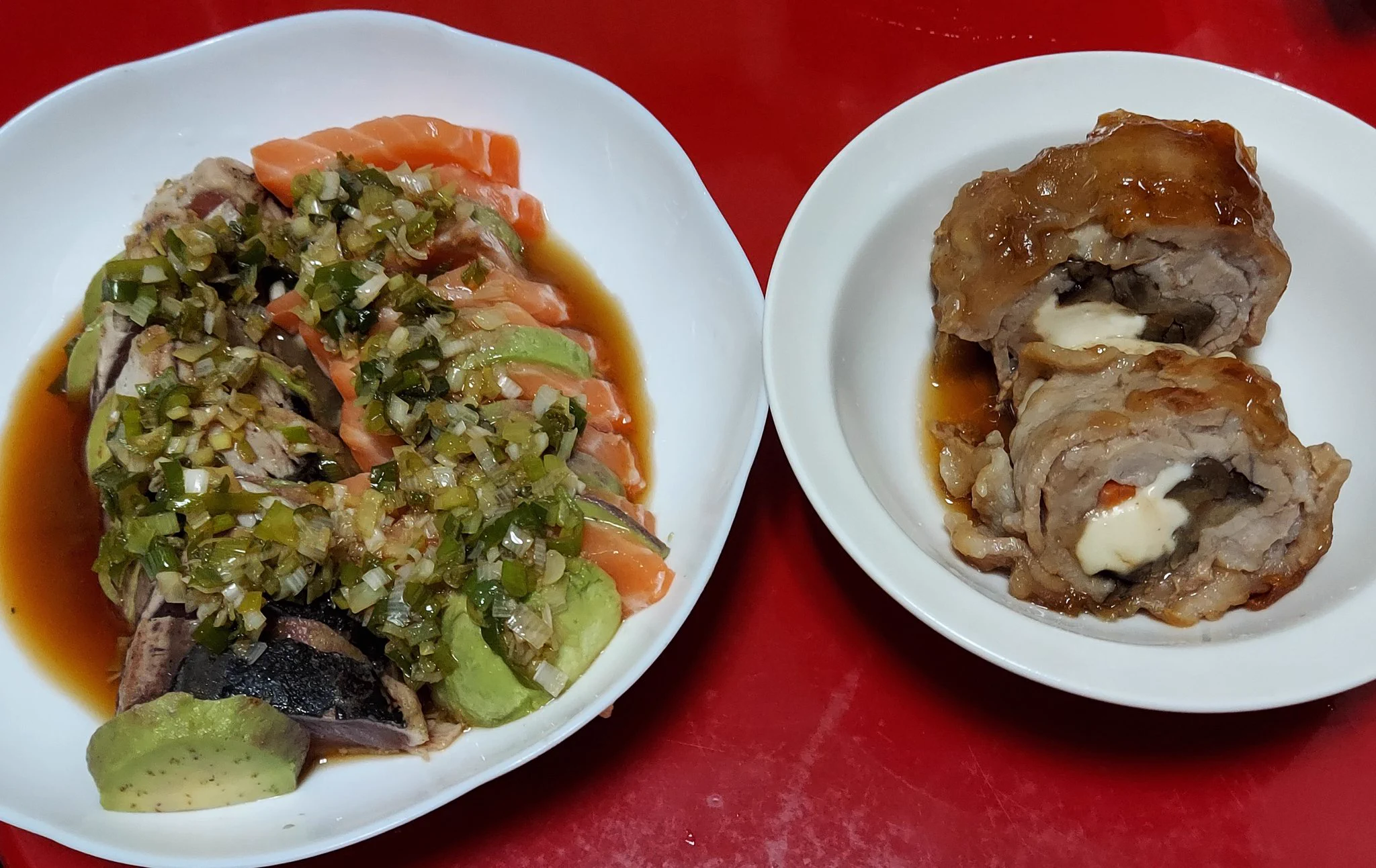作ってみた。
カツオのタタキとサーモンで、カツオがめちゃくちゃ美味しいです。
お肉も同じ方のレシピ  