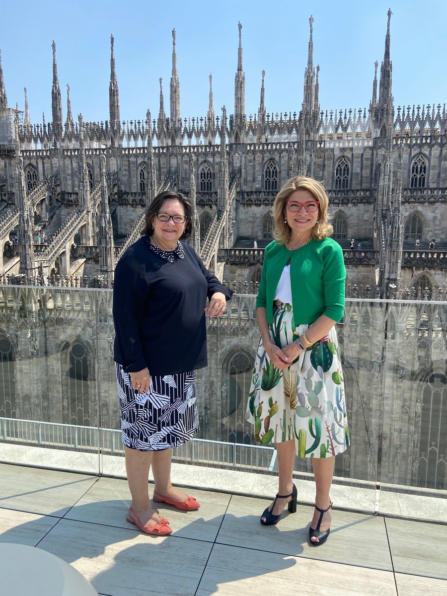 MRIF_Quebec's tweet photo. Une belle mission en Italie pour notre sous-ministre, madame Barcelo, qui a contribué au renforcement de notre relation avec la Lombardie, région prioritaire du Québec en 🇮🇹. Plusieurs rencontres avec des partenaires stratégiques de @QuebecItalia_it étaient au programme! 🙂🤝 https://t.co/aItrx2LYWA