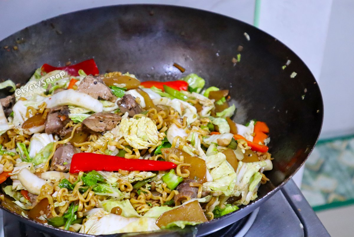 jetjet2_'s tweet image. level up instant pancit canton!😊