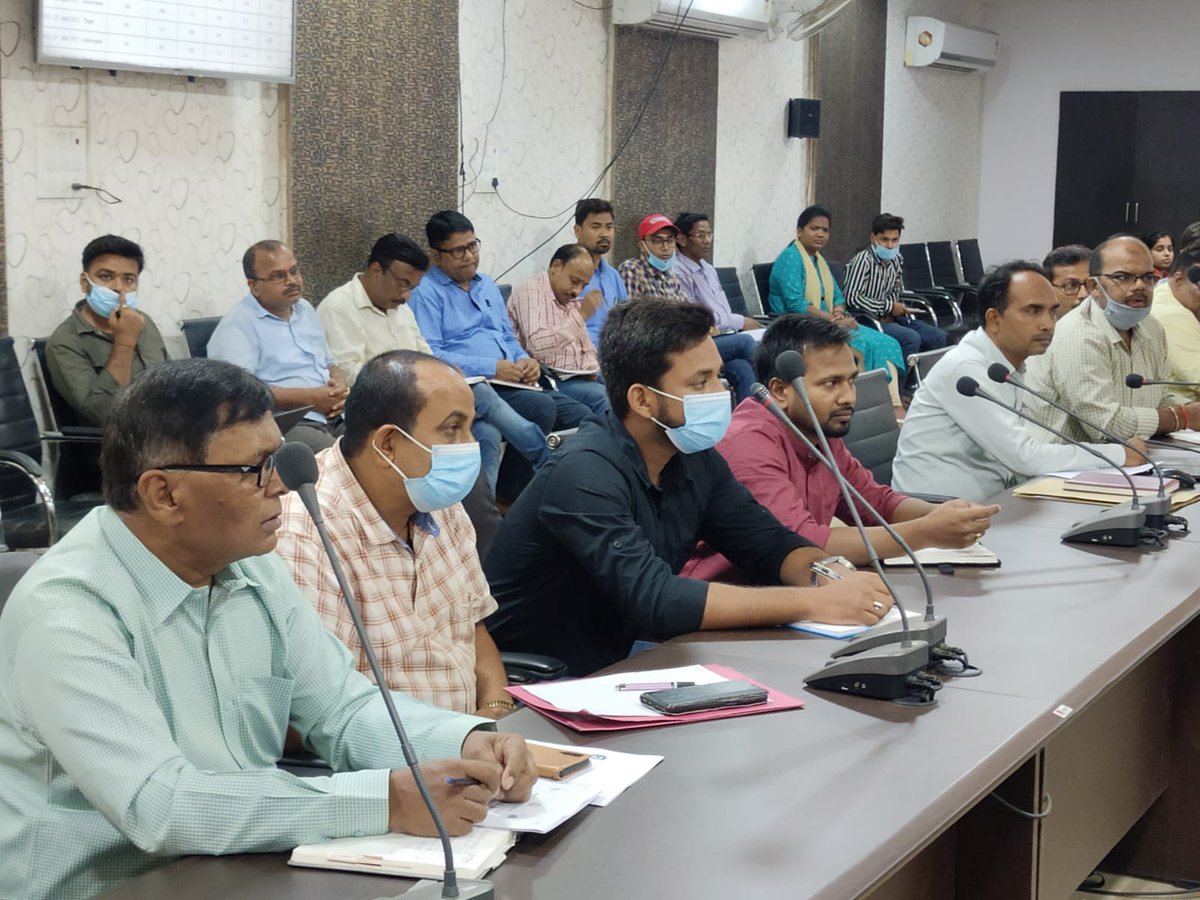 DCChatra's tweet photo. उपायुक्त अंजली यादव की अध्यक्षता में स्वास्थ्य विभागीय समीक्षात्मक बैठक आयोजित की गई। बैठक में राष्ट्रीय स्वास्थ्य मिशन अन्तर्गत संचालित सभी कार्यक्रमों का वित्तीय एवं भौतिक समीक्षा किया गया। समीक्षा उपरांत उपायुक्त ने संबंधित को दिए कई आवश्यक दिशा निर्देश । https://t.co/akQjPSaOKu