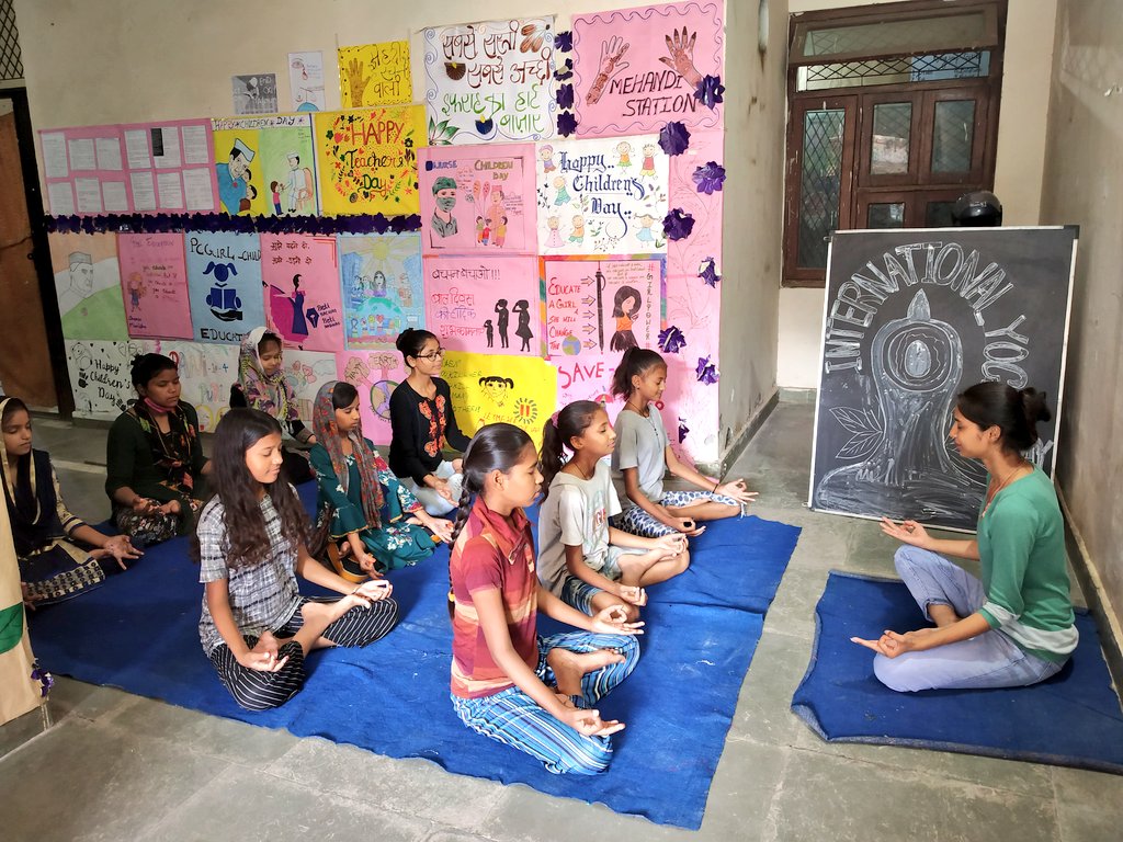 SalehaDanish's tweet photo. #InternationalYogaDay2022 पर young Urban Women's द्वारा योग करते हुए । @ActionAidIndia @Action_Aid @raisindian @mashkooralig @rakeshthakurd @NaghmaKhaliq @sughrabano6 @Rinkijh79390343 https://t.co/5TeuPXlxVa