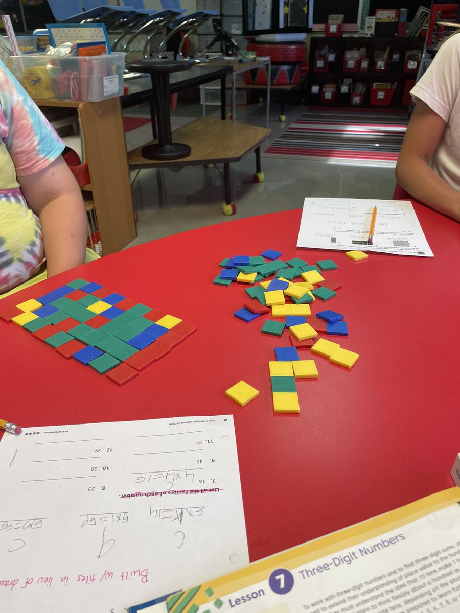 Team_112_Murphy's tweet image. @officialSPS my kiddos love getting pulled out of their #spsexplore class to come focus on math for 30 minutes. We have great discourse and always use manipulatives from @hand2mind . #lovemyjob @h_parsley @MrsBaldwinning