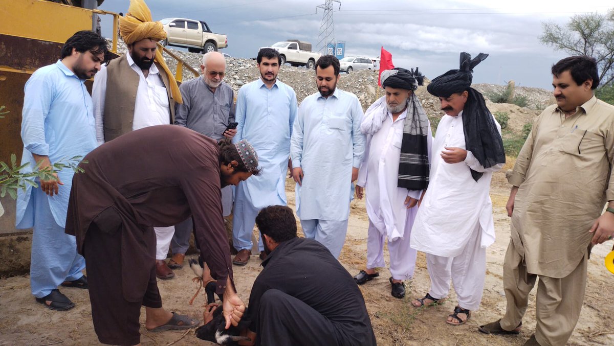 _KPUpdates's tweet photo. صرف وعدے اور اعلانات نہیں، عملی اقدامات۔

تخمينہ وطن کا ذمہ دار اخپل منسٹر صوبائی وزیر ٹرانسپورٹ ملک شاہ محمد خان وزیر کی کوششوں سے ضلع بنوں اور (PK101) کے لٸے سپیشل خوشخبری سوٸی گیس سپین وام شمالی وزیرستان سے پاٸپ لاٸن کا کام شروع ہو چکا ہے
#KPKUpdates
#ShahMuhammadkhan https://t.co/iQYes7xB4x