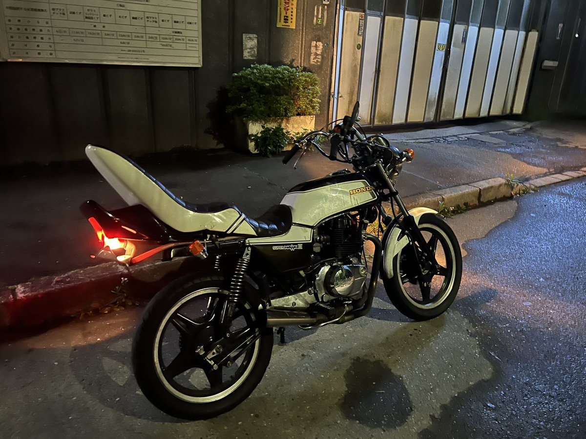 TaigaMinto's tweet photo. 値下げします
現状で80万で売ります
#バイク売ります
#バブ売ります https://t.co/c2DJmVkD7T