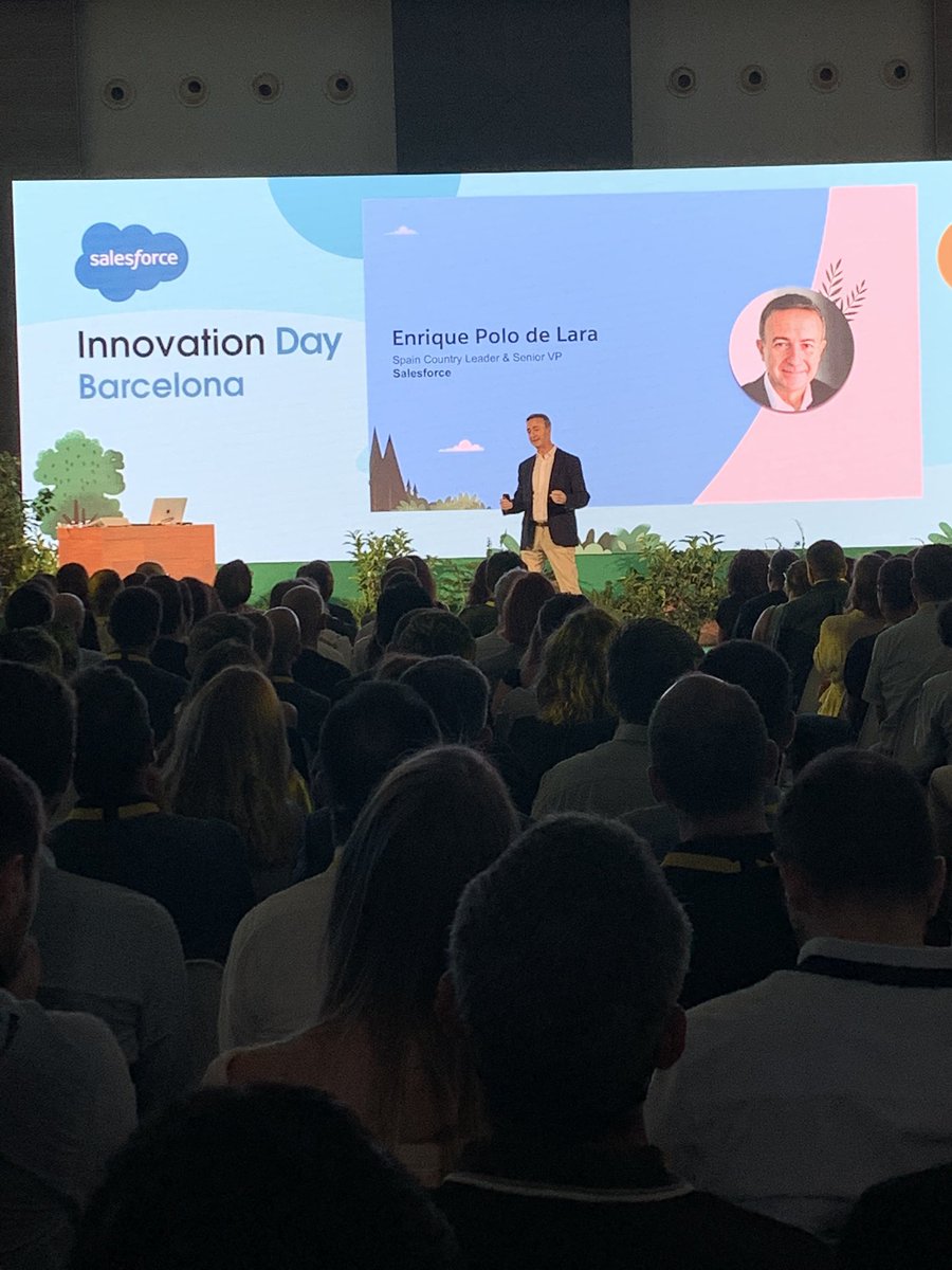 javibenavente's tweet image. Full house at #salesforceinnovationday en Barcelona 😎🙌