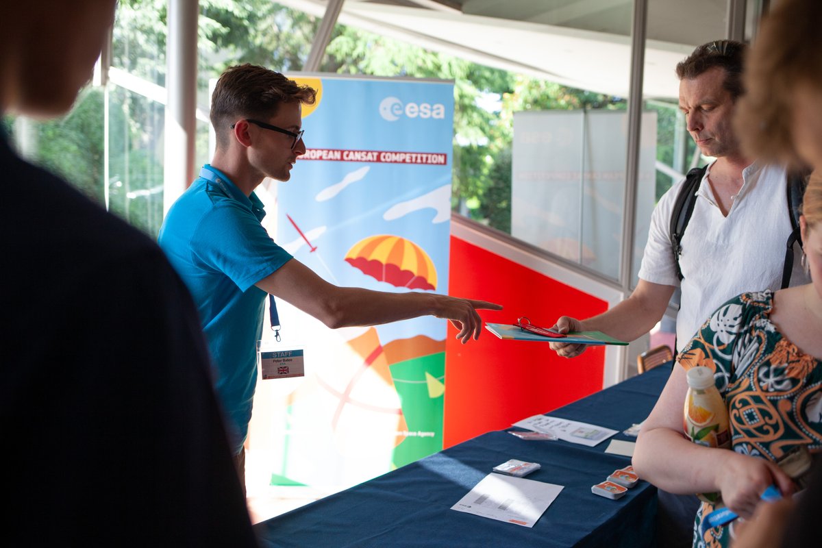 ESA__Education's tweet photo. 🥫🛰️ The European CanSat Competition 2022 is taking off this week in Bologna 🇮🇹, the first physical event since 2019! 25 teams/200+ participants arrived yesterday, welcomed by @astro_luca's good luck message. 
Today teams perform first presentations + drop tests 👩‍💻👨‍🔬🪛 #STEM https://t.co/MrDZiD08Tf