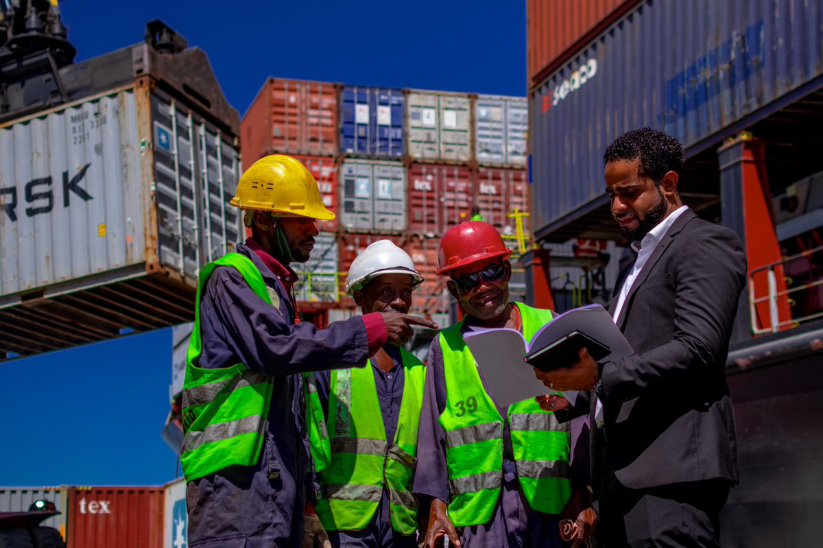 FumbaTown's tweet image. Port of Zanzibar: Better times ahead?

“We have a plan”, says the new management of Zanzibar’s notorious bottleneck

Subscribe to our blog section for more info on the article: fumba.town/fumba-times/

#TheFumbaTimes #ThinkGlobalActLocal #NewestEdition #Lifestyle #Gazete