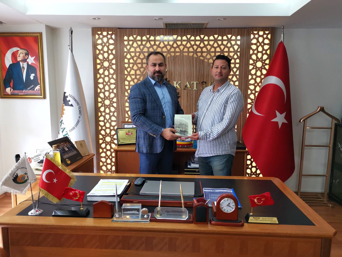 Kent Müzesi Müdürü Arkeolog Dr. Murat Karasalihoğlu'nun kaleme almış olduğu, "Kastamonu Tarih Kitabı Paphlagon'dan Candara" yayınını, Yönetim Kurulu Başkanımız Oğuz Fındıkoğlu'na takdim etti. Kendisine böyle bir eseri kaleme aldığından dolayı Başkan Fındıkoğlu teşekkür etti.