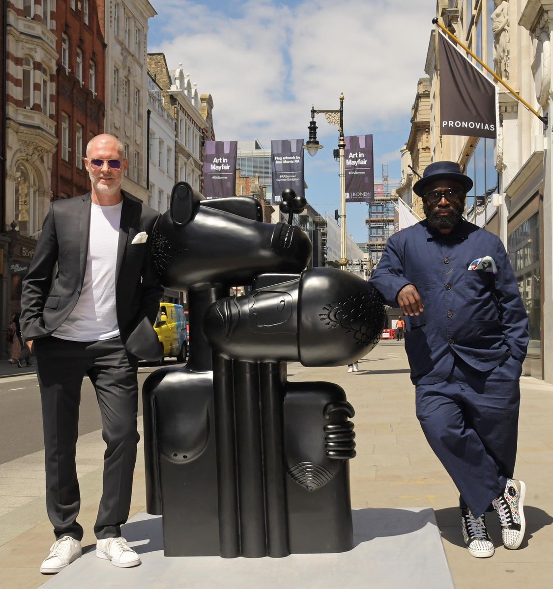Strangers_Kojo's tweet photo. Kojo Marfo @officialkojomarfo x JD Malat Gallery @jdmalatgallery for Mayfair sculpture trail 2022 on New Bond Street 
#WeAreAllStrangers
Art has no limit https://t.co/gt6qE98aPe
