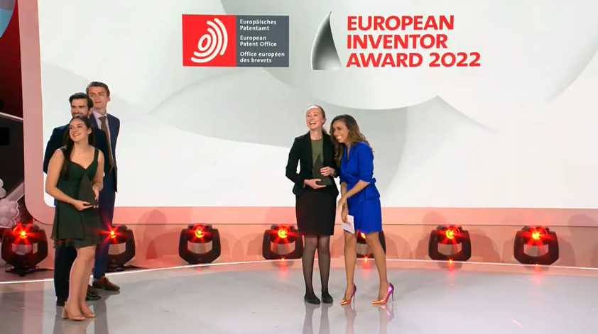 EPOorg's tweet photo. 🏆 Erin Smith wins the first place in the #YoungInventors prize 2022! Congratulations! 👏👏👏 

#InventorAward 

@erinsm28 @Stanford @MichaelJFoxOrg https://t.co/68THwtmTDR