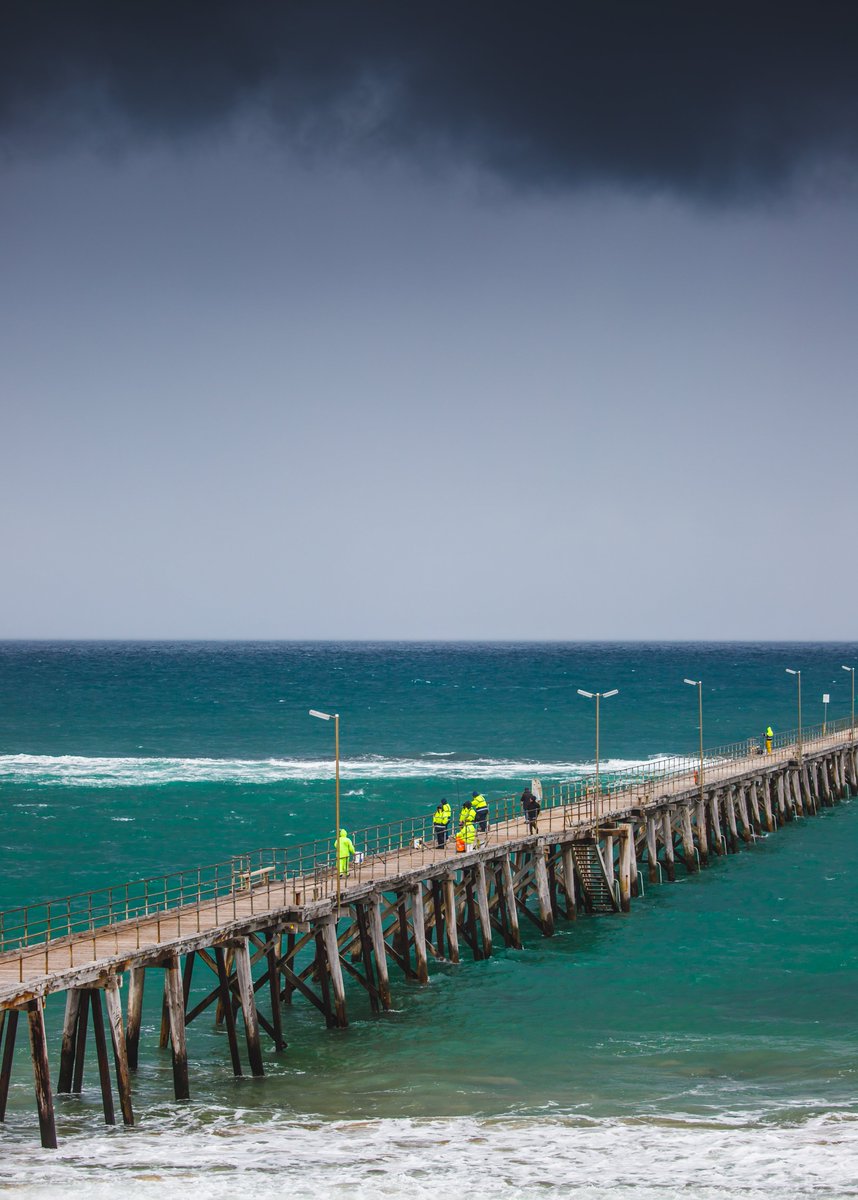 Mattorrz's tweet photo. Wild weather rolling into Adelaide's South #CanonFavPic #PortNoarlunga #6DMKII https://t.co/5tMnMEP65C