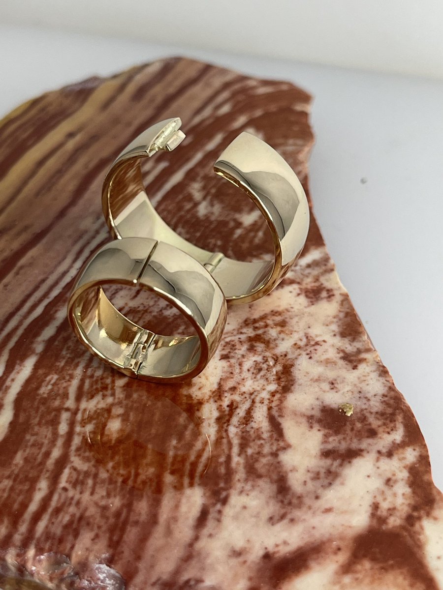 Artisanjwl's tweet photo. we remade the rings with hinges and clips so they fit comfortably and can be removed with out hurting their arthritic knuckles.
#marriedlife #aging #cleverideas #jewellerymaking #handmade https://t.co/ywLHIgcB7t