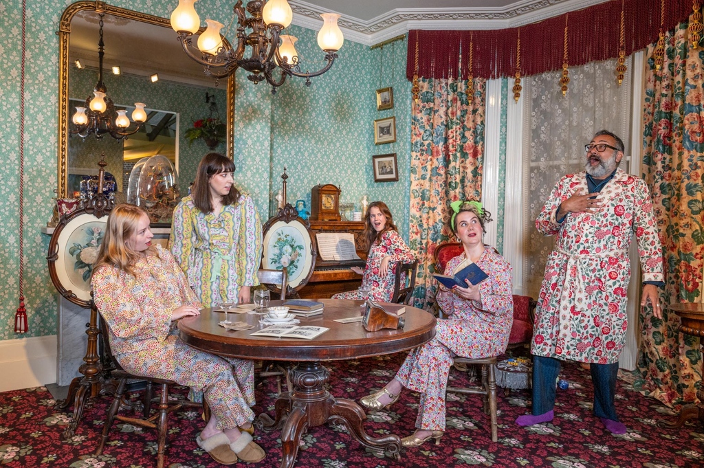 femsperspective's tweet photo. 📸 Hayley Madden
New work from Hayley, who photographed a #PyjamaParty in @MuseumoftheHome 's 1870 Victorian Parlour, to launch their upcoming Festival of Sleep, which explores sleep and rest through home environments.⁠
⁠
Pyjamas by @Cath_Kidston https://t.co/YgoO7UTMHw