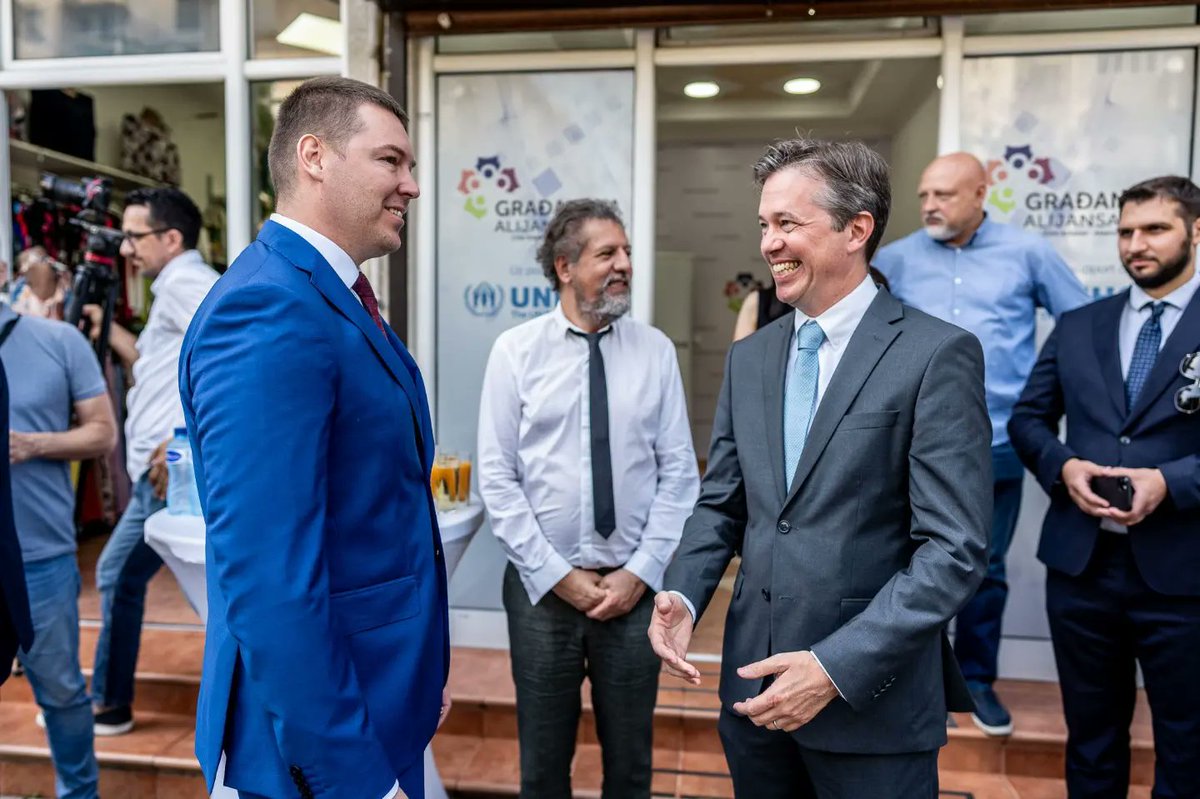 MupCg's tweet photo. Adžić: @MupCg će pružati punu podršku izbjeglicama i jačati saradnju sa #NVO

Ministar @filip_adzic je, prilikom otvaranja kancelarije Građanske alijanse za pružanje pravne pomoći u Baru, saopštio da je 🇲🇪 već pokazala veliku posvećenost podršci licima iz Ukrajine. @GACrnaGora https://t.co/7SlMR5avzU