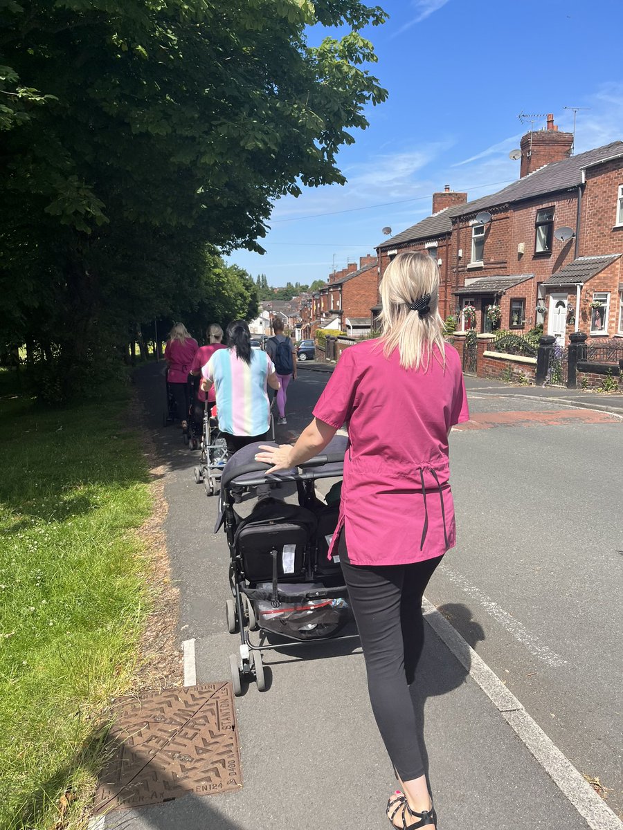 MandiB_'s tweet photo. What a glorious day for a #storywalk around the lovely #ThattoHeath park today in support of @RefugeeWeek Thanks to the children and staff from @THPlaydays who came along and listened to our story #Bumblebear by @NadiaShireen a fantastic book for a sunny day https://t.co/3fr60WYJ0e