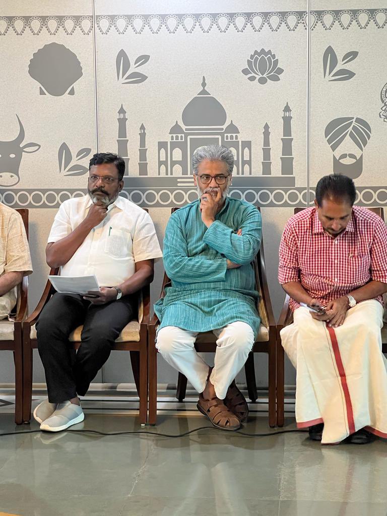 thirumaofficial's tweet photo. குடியரசுத்தலைவர் தேர்தல் -   காங்கிரஸ், திரிணாமூல் காங்கிரஸ், திமுக, இடதுசாரிகள், தேசியவாத காங்கிரஸ், விசிக உள்ளிட்ட 11 எதிர்க்கட்சிகள் பங்கேற்ற ஆலோசனைக் கூட்டம் புதுதில்லியில் நடைபெற்றது. மூத்த தலைவர் யஷ்வந்த் சின்ஹா அவர்கள்  பொதுவேட்பாளராக போட்டியிடுவதென முடிவெடுக்கப்பட்டது. https://t.co/kgWzPmFrN7