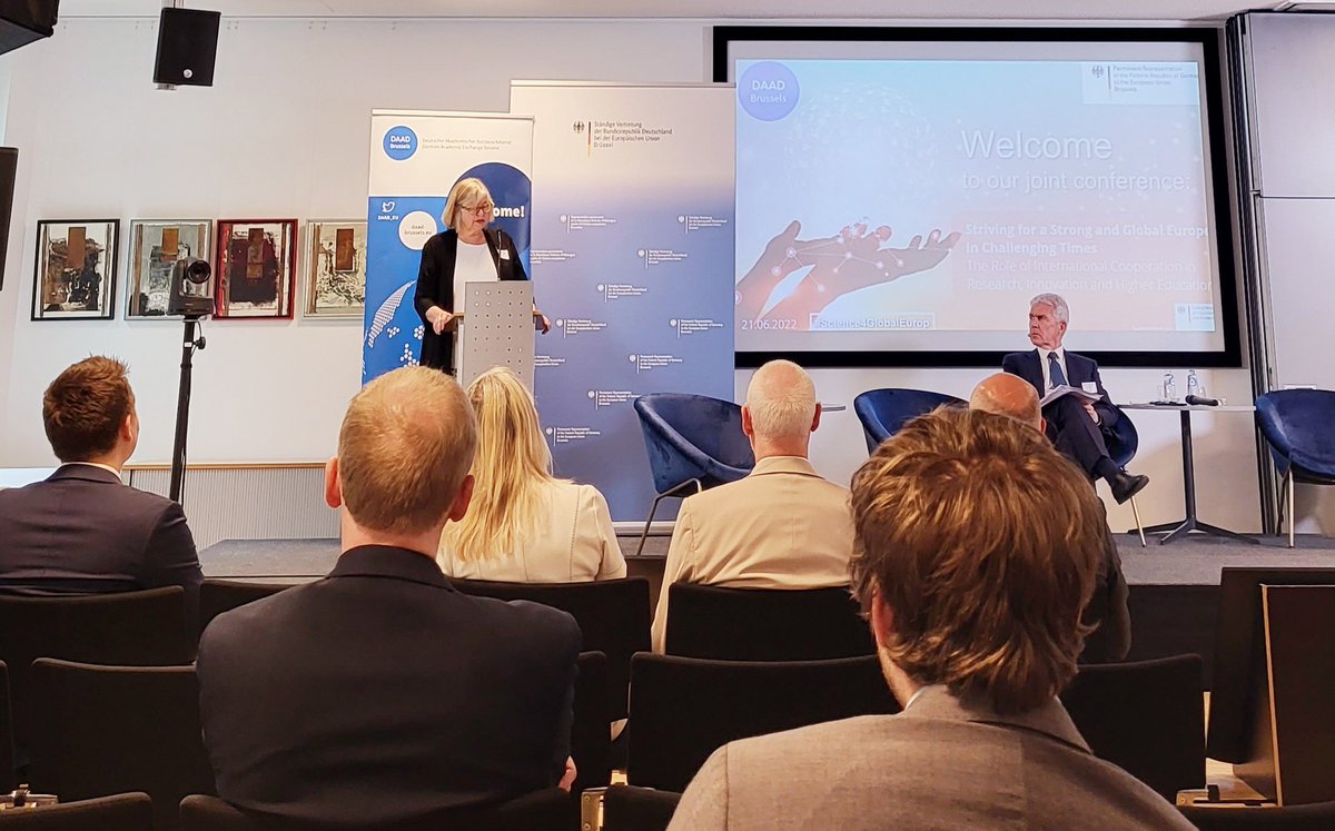 therese_zhang's tweet photo. "Support for scholars at risk in times of crisis is a necessity, not a luxury", says Chr. Schmeken @DAAD_EU at #Science4GlobalEurope conference today https://t.co/nj0Lb7IZm8