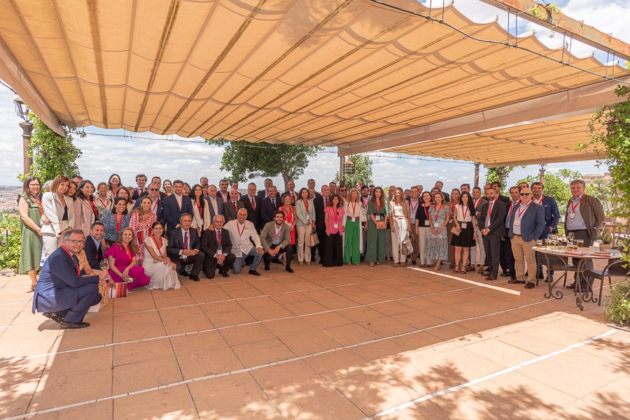 aefclm (@aefclm) on Twitter photo Asamblea General de la <a href="/aefclm/">aefclm</a> celebrando nuestro 20 aniversario, grandes empresarios y ponentes de primer nivel hablando de valores, recorrido y compromiso de empresa familiar, analizando el entorno geopolítico mundial y su implicación en la economía. Gracias por acompañarnos. Asamblea General de la <a href="/aefclm/">aefclm</a> celebrando nuestro 20 aniversario, grandes empresarios y ponentes de primer nivel hablando de valores, recorrido y compromiso de empresa familiar, analizando el entorno geopolítico mundial y su implicación en la economía. Gracias por acompañarnos.