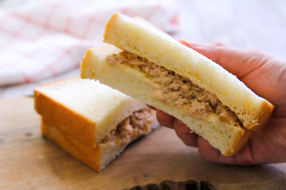 ツナサンドを作るときマヨネーズにあるものを加えるとより美味しくなる？！とっても美味しそうな「ツナサンド」レシピ！