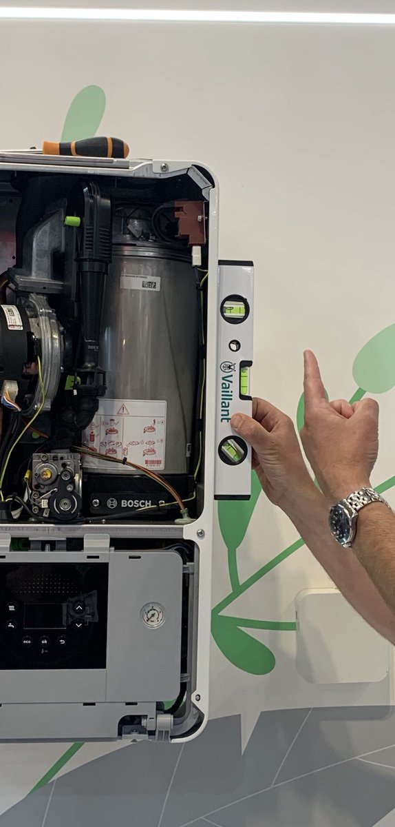 That boiler on the <a href="/WorcesterBosch/">Worcester Bosch Professional</a> stand at #Installershow is deffo on the piss. 
Wouldn’t have happen on the <a href="/vaillantuk/">Vaillant UK</a> stand cos @alicewool is in charge X