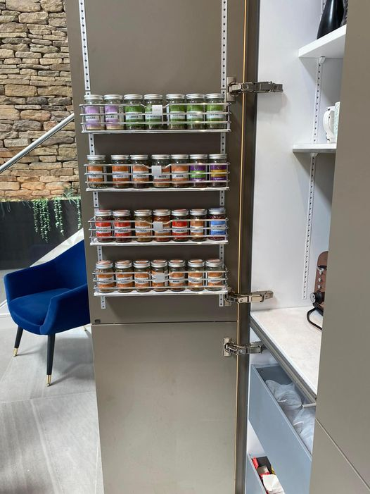 Organisational heaven ❤️ Our kitchens don’t just look good in the outside! They’re pretty special on the inside too! With SieMatic’s unique Multimatic system, you can gain up to 30% more storage space. In this kitchen the customer loves the way she can store her spices.