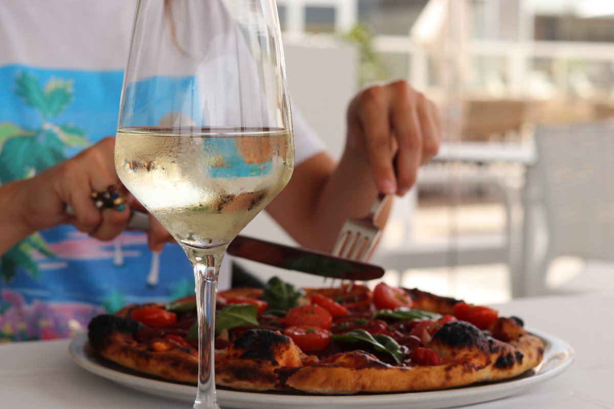 Disfruta, es tu momento. 🍕🍷
🙌  Haz tu reserva 📲 928 22 78 39
📍 Marina Lanzarote 
#TrattoriaIlNonno #restaurante #Lanzarote #Arrecife #marinalanzarote #foodie #lanzaroterestaurant #trattoria #vino #moments #pizza #comer #gastro #yummy #turismolanzarote #Canarias #gastronomia