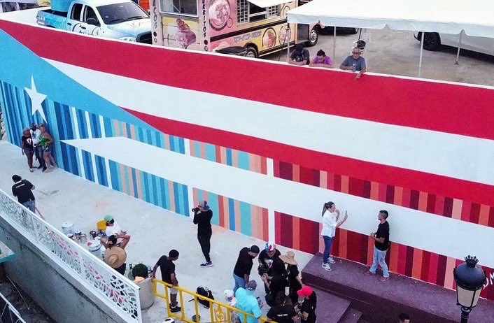 DeborahTiempo's tweet photo. Hoy en el día de mostrar las franjas de calentamiento #ShowYourStripesDay creadas por @ed_hawkins estas son las franjas de PR que muestran el cambio de temperatura desde 1901 al presente. El pasado sábado quedaron plasmadas en la bandera #75 del artista Héctor Collazo #HectorPR https://t.co/Lb7CcYxkzQ