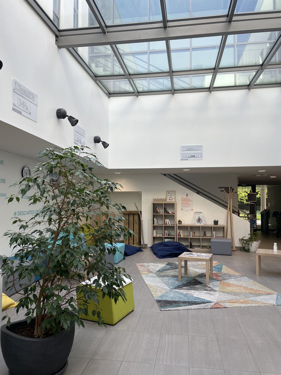 MathieuGastal's tweet image. Conférence aupres des start-up de l’incubateur Descartes #universitegustaveeiffel sur le #marketing #digital