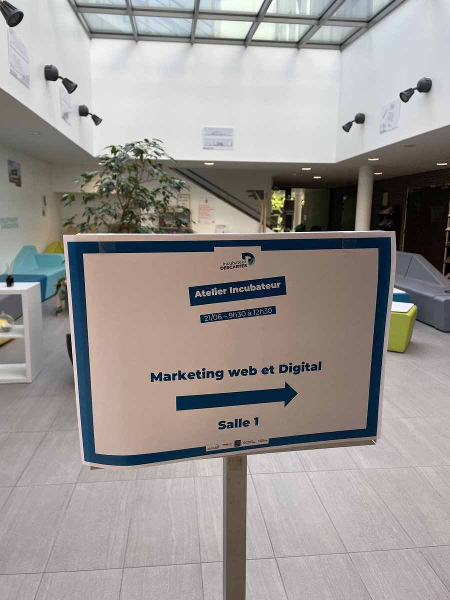 MathieuGastal's tweet image. Conférence aupres des start-up de l’incubateur Descartes #universitegustaveeiffel sur le #marketing #digital