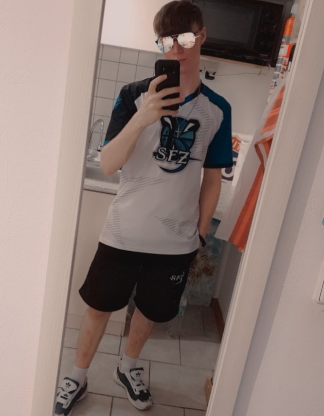 Zwirrklop33's tweet photo. #AllesFürSFZ 🐉💙 https://t.co/UeSEb7ZOLP